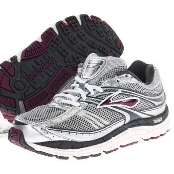 Brooks Shoes - Brooks Addiction 10 in Silver/Anthracite/Plum
